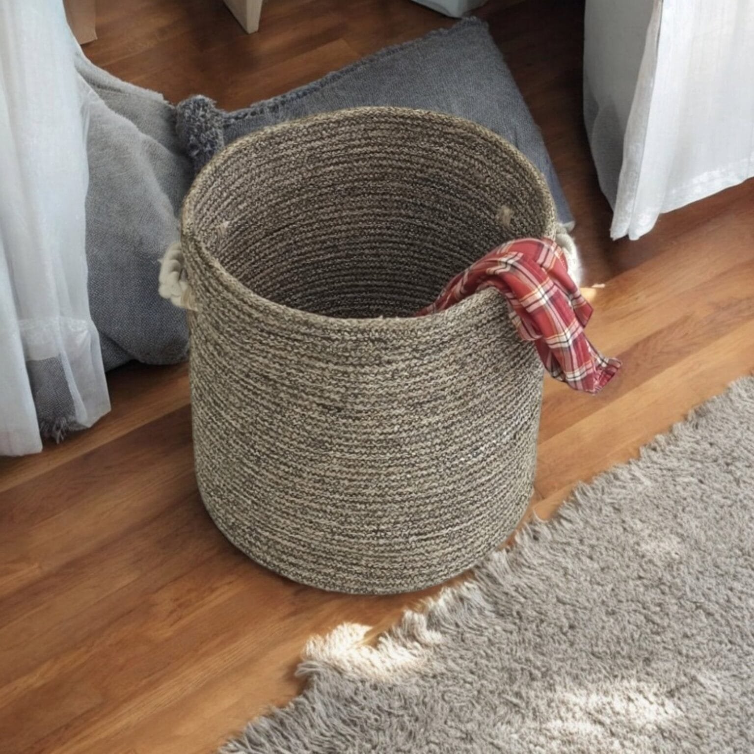 Discover Our Stylish Premium Laundry Basket: The Foldable Round Design - Image 1